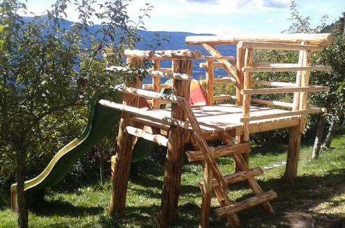 Spielplatz vor dem Haus